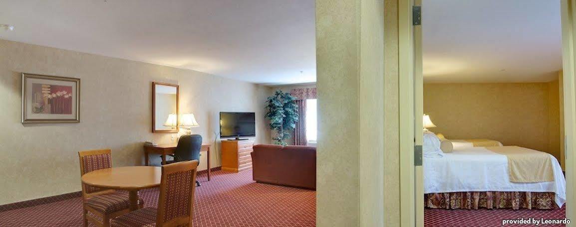 Best Western Plus Media Center Inn & Suites Burbank Bagian luar foto